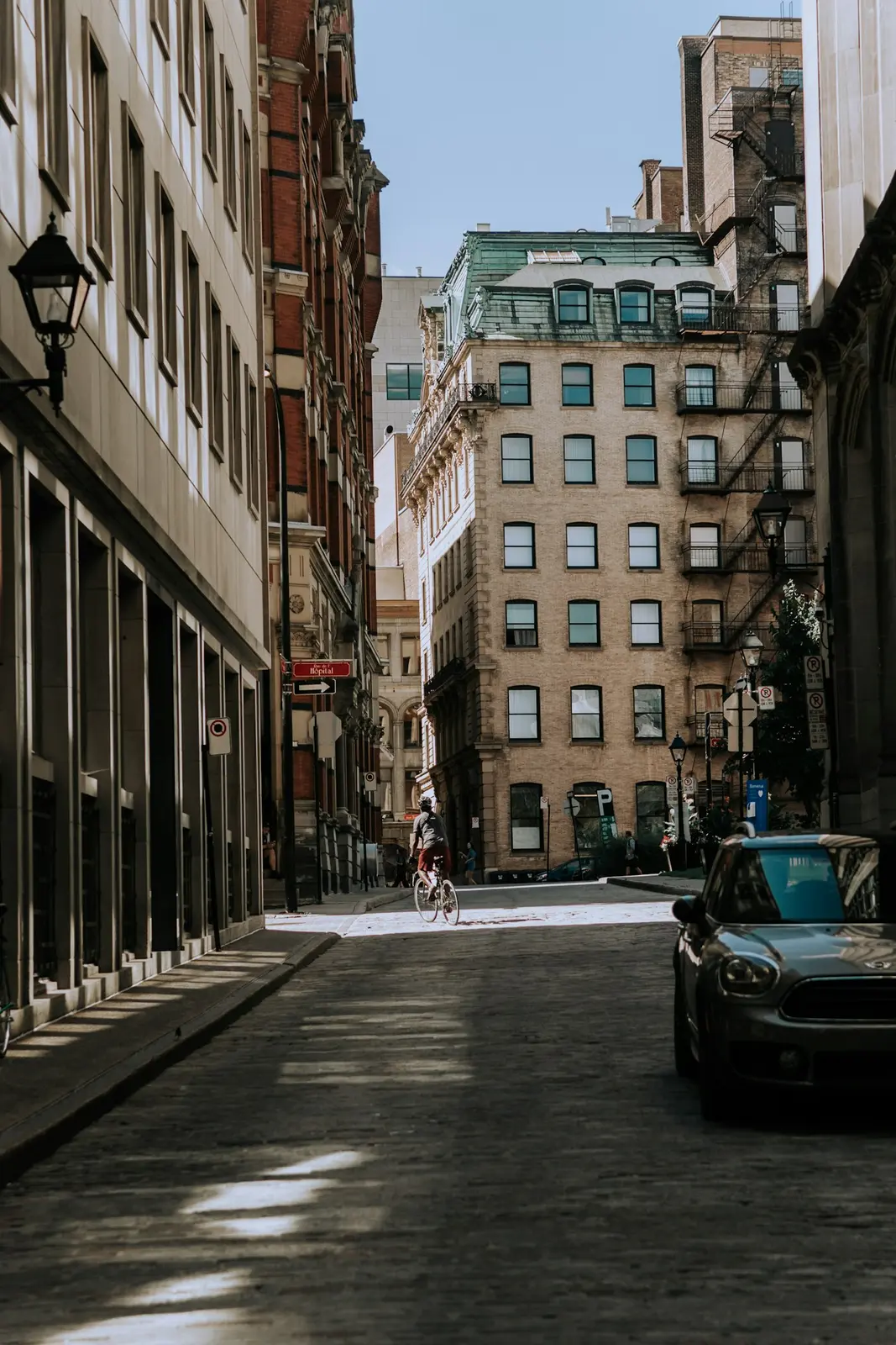 Small group solo travel trip to Montreal, Canada