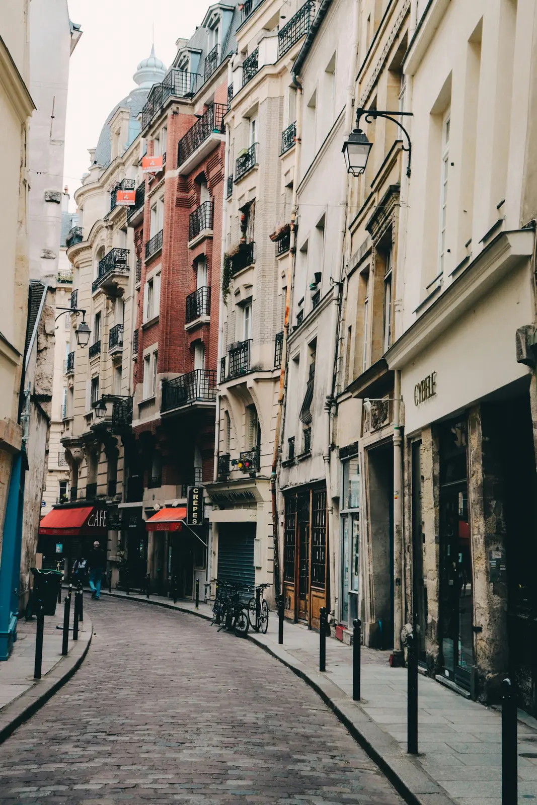 Small group solo travel trip to Paris, France